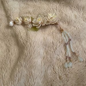Graceful white flowers hairpin with detachable blue tassel, never worn, royalty